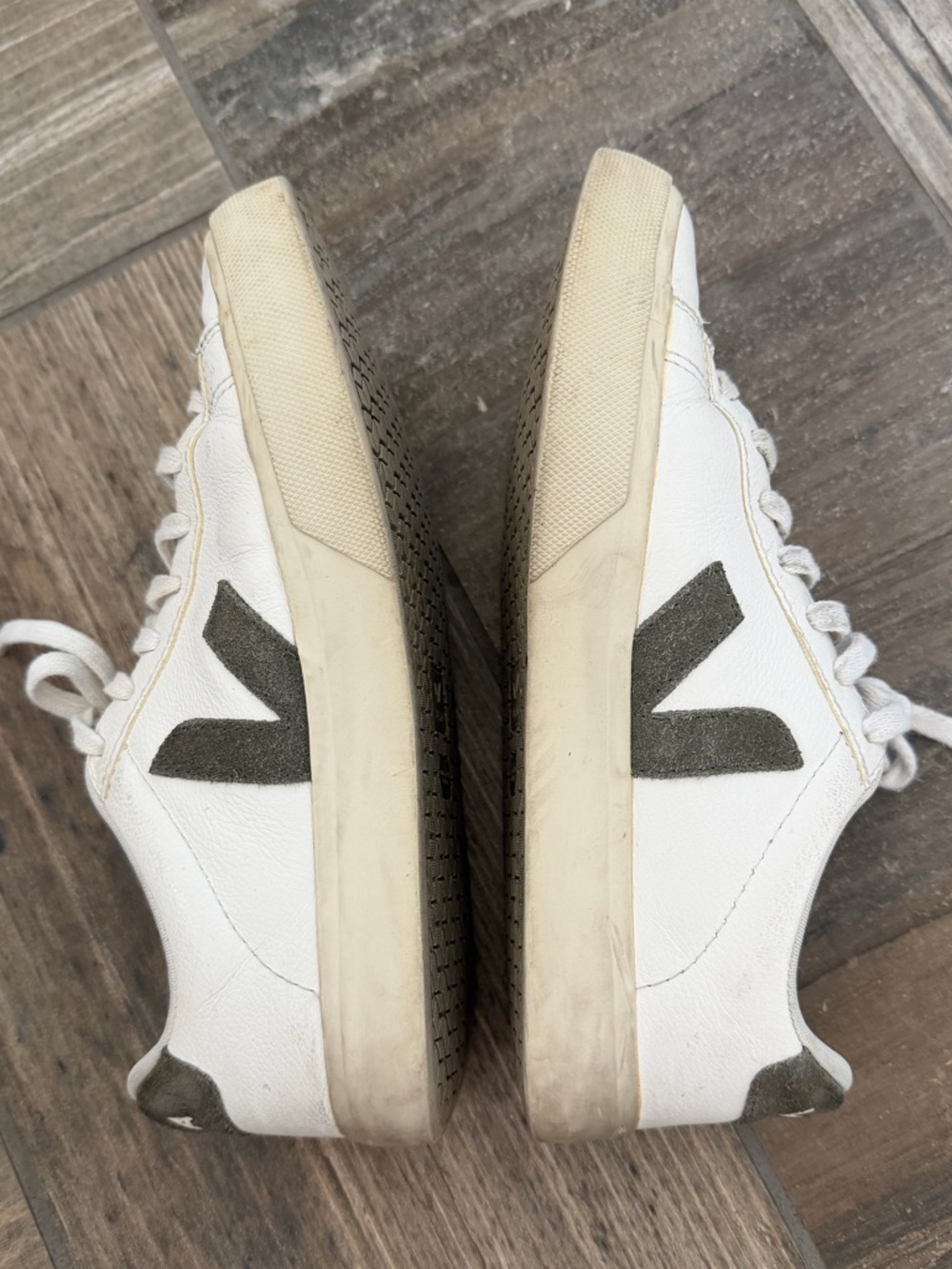 Veja campo sneakers Women’s size 8 - Picture 8 of 10